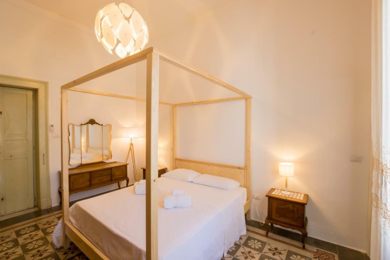 Palazzo Ashian Bed & Breakfast Acquarica del Capo Bagian luar foto